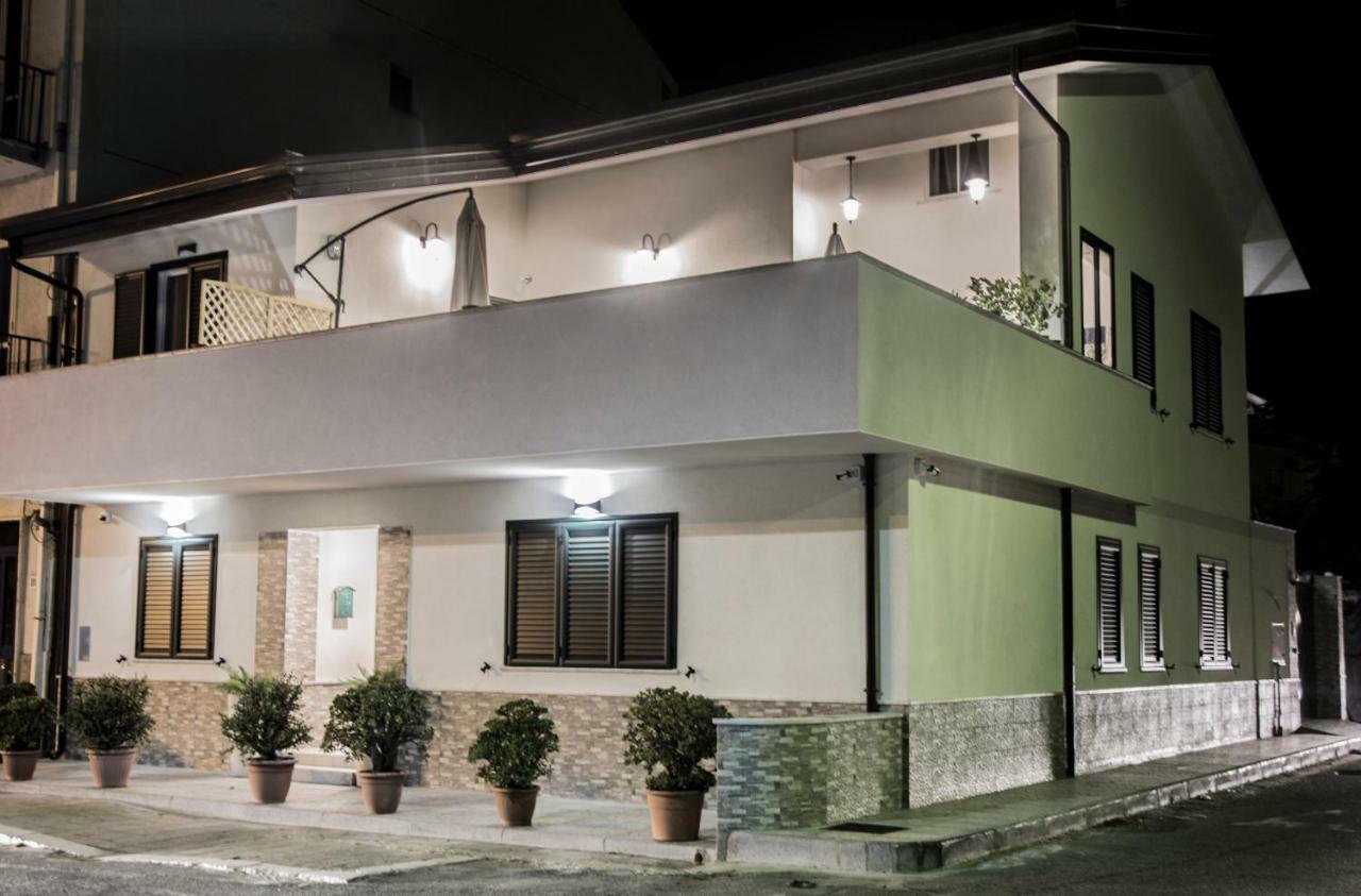 B&B A Due Passi Dal Mare Catona Di Reggio Calabria ภายนอก รูปภาพ