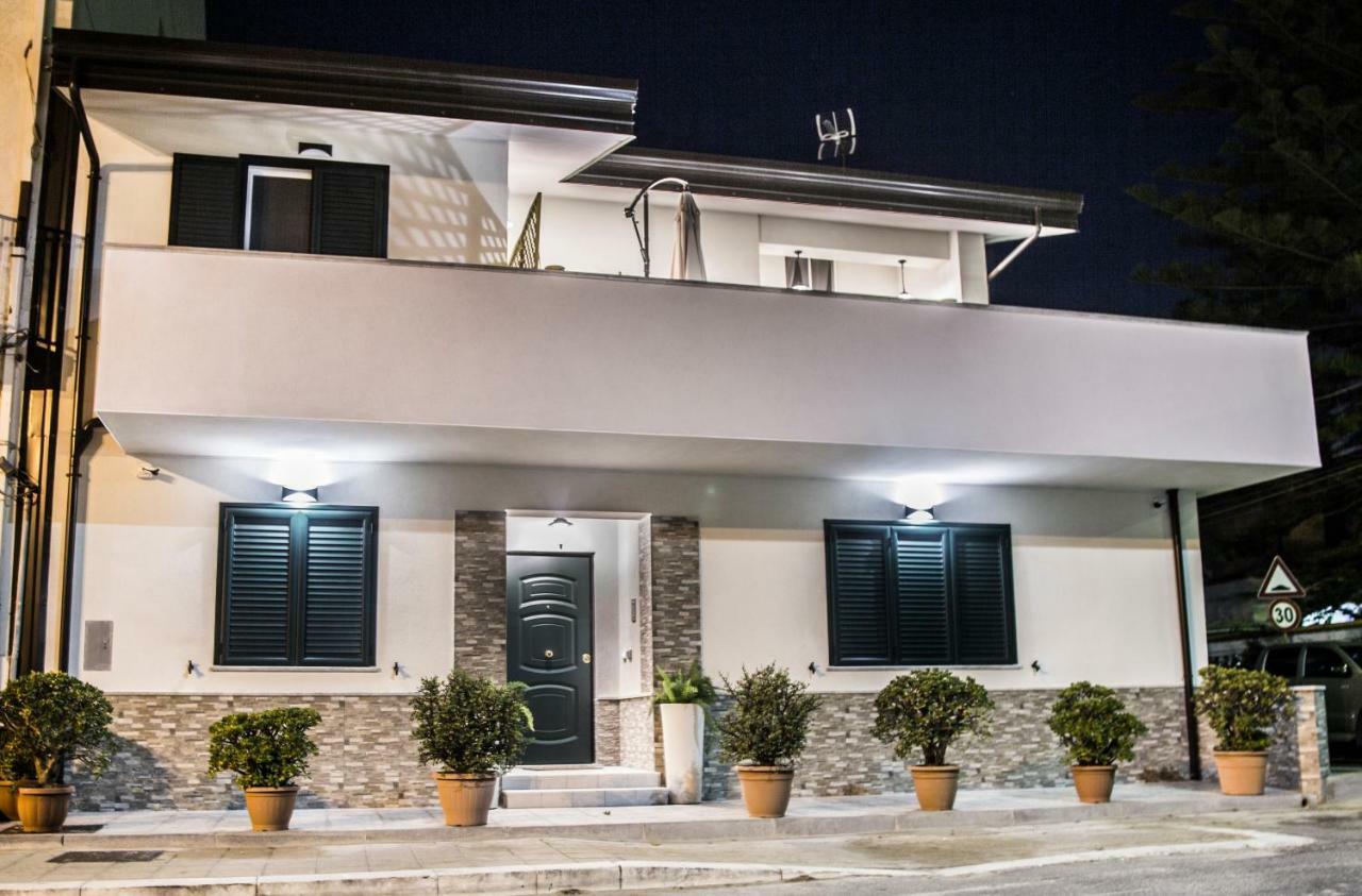 B&B A Due Passi Dal Mare Catona Di Reggio Calabria ภายนอก รูปภาพ