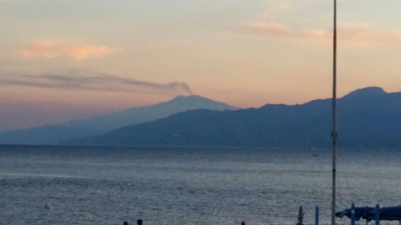 B&B A Due Passi Dal Mare Catona Di Reggio Calabria ภายนอก รูปภาพ