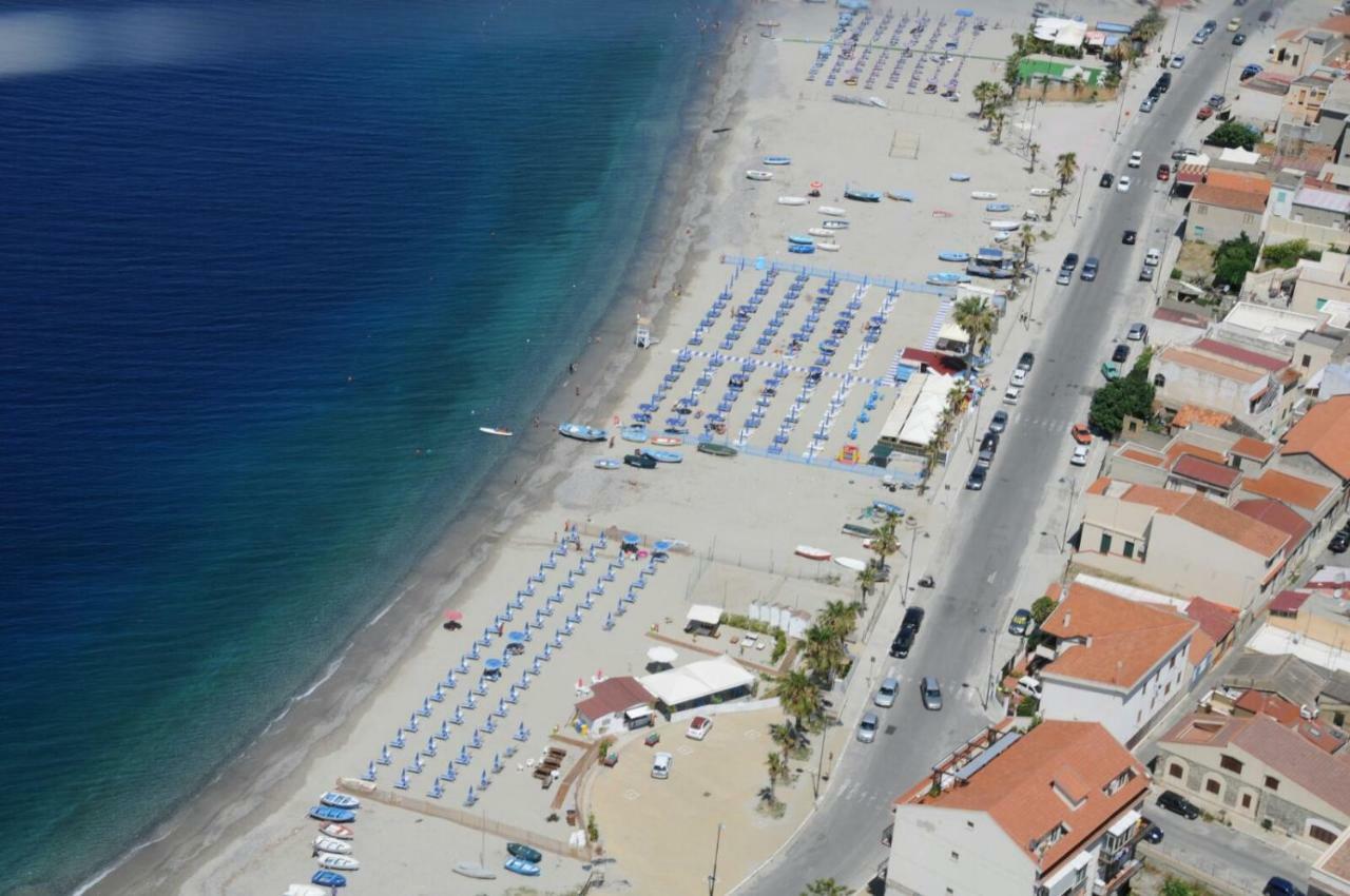 B&B A Due Passi Dal Mare Catona Di Reggio Calabria ภายนอก รูปภาพ