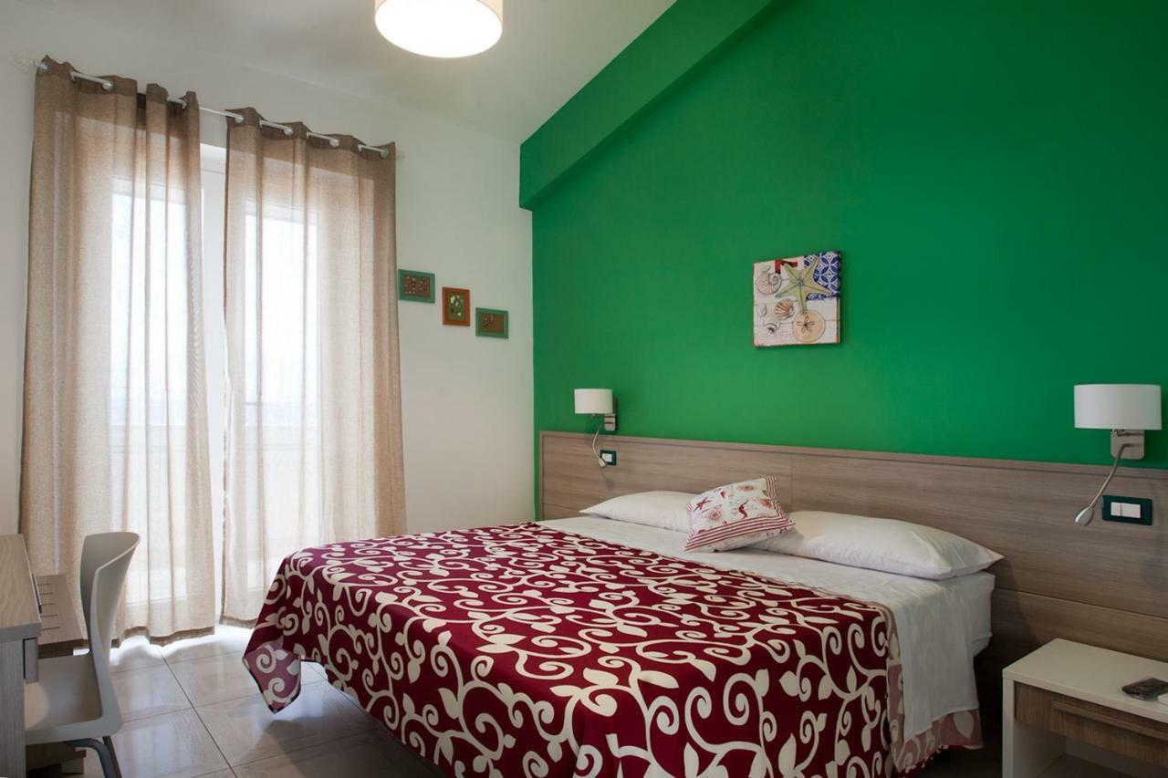 B&B A Due Passi Dal Mare Catona Di Reggio Calabria ภายนอก รูปภาพ