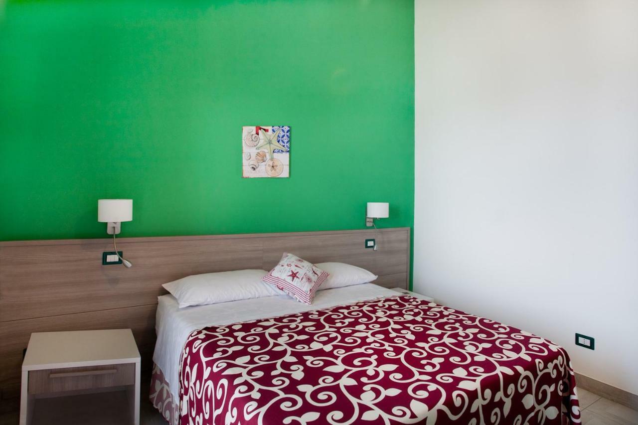 B&B A Due Passi Dal Mare Catona Di Reggio Calabria ภายนอก รูปภาพ